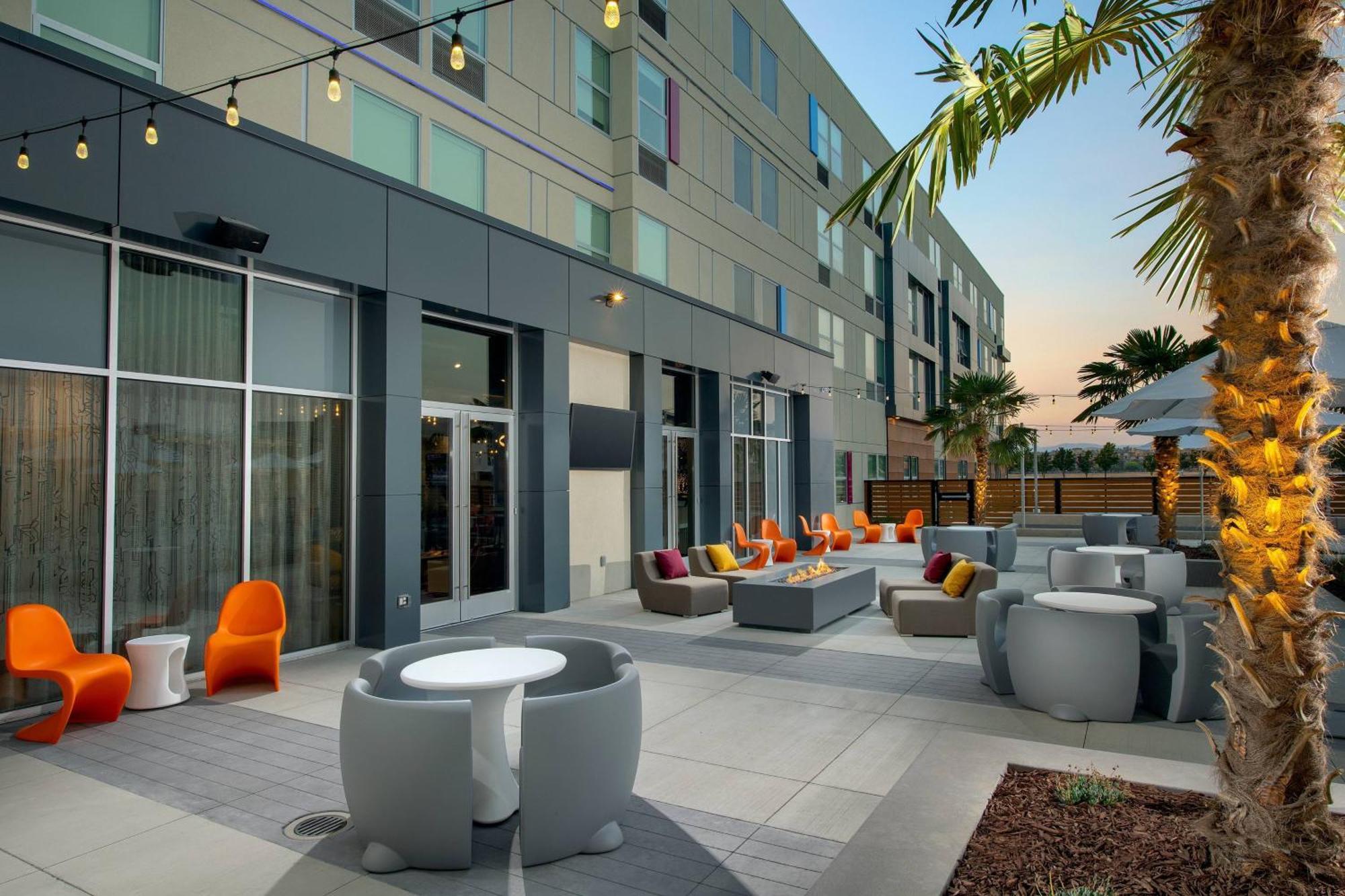 Aloft Lubbock Hotel Exterior photo